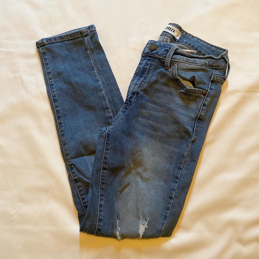 JBD HIGH RISE DESTROYED DENIMS
